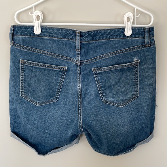 Universal Thread Boyfriend Short Mid Rise -Rips & Holes cuffed- size 14/32R - Picture 2 of 14